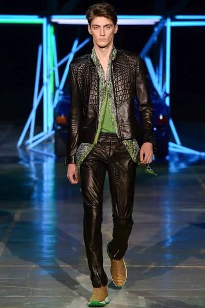 Look 28